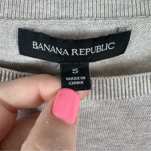 Banana Republic Beige Ruffle Sweater Size Small - Picture 2 of 5